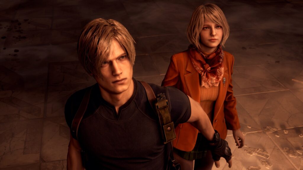 Cena do jogo Resident Evil 4: Leon e Ashley olham para cima dentro de um salão adornado. Leon é um homem caucasiano loiro, usando uma camiseta preta com um coldre de couro nos ombros e luvas pretas sem dedos. Ashley é uma mulher caucasiana jovem e loira, usando um blazer laranja por cima de um suéter amarelo, com um lenço vermelho no pescoço e uma saia verde xadrez com meia calça por baixa. Leon, à esquerda da tela, está com o braço esquerdo estendido na frente de Ashley num gesto protetor. No ombro esquerdo de Leon, vemos a bainha de uma faca presa ao coldre e, no seu pulso esquerdo, um relógio. No peito esquerdo do blazer de Ashley há um broche brilhante preso na lapela. Atrás deles, vemos o piso do chão adornado em formas geométricas e cores claras, obscurecido por uma certa névoa, com detritos espalhados na frente deles.