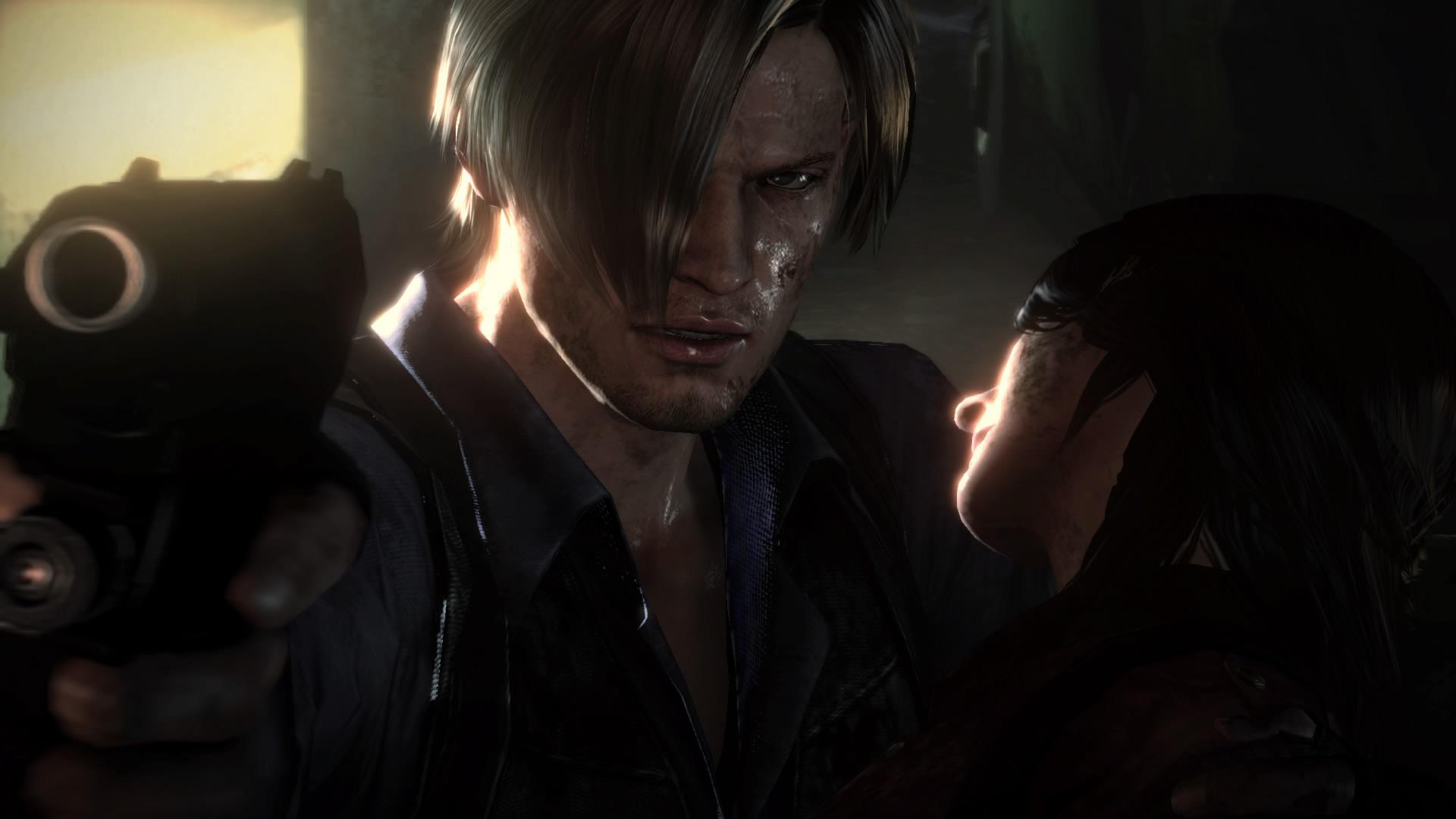 Cena do jogo Resident Evil 6. Leon, segurando Helena nos braços, aponta uma pistola à sua frente, segurando-a com a mão direita. Leon é um homem caucasiano e loiro, com o cabelo cobrindo a parte direita de seu rosto. Ele usa uma camisa social roxa com um colete preto por cima e o decote aberto, mostrando seu peito. Helena é uma mulher caucasiana de cabelos negros e longos, com o rosto virado para o ombro esquerdo de Leon. Atrás de Leon, vemos as rodas de um carro na parte direita da tela e uma parede iluminada por uma luz vindo da esquerda.
